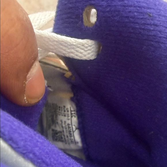 Jordan Kids Sneakers White and Purple - Picture 4 of 5